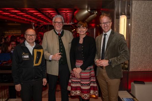 Klaus Nußbaumer, Vorstand Lech Bergbahnen AG, Gerhard Lucian, Bürgermeister Lech, Astrid Steharnig-Staudinger, Geschäftsführerin Österreich Werbung, Landesrat Christian Gantner (v.l.n.r) ©Dietmar Hurnaus