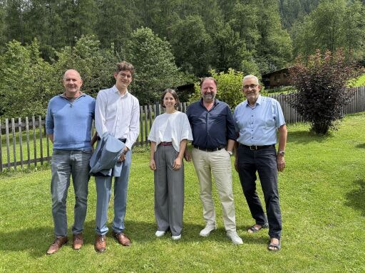 Rufen zu einer Pro-Stimme zugunsten des Berghof-Projektes in Oetz auf (v.l.n.r.): Sigurd Kleon, Thomas Kleon, Nicole Grüner, Roland Haslwanter und Lois Amprosi. Bildnachweis: Agentur POLAK