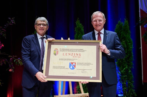 Bürgermeister Rudolf Vogtenhuber und Landeshauptmann Thomas Stelzer. Foto: Land OÖ/Peter Mayr, Verwendung mit Quellenangabe
